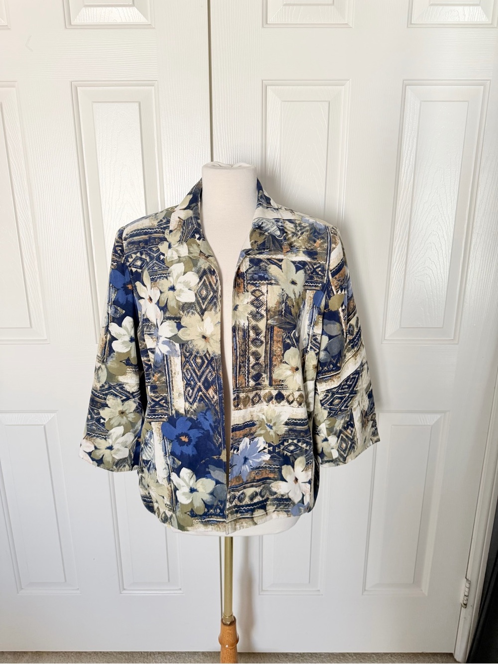 Alfred Dunner Navy and Cream Floral-Print Petite Jacket